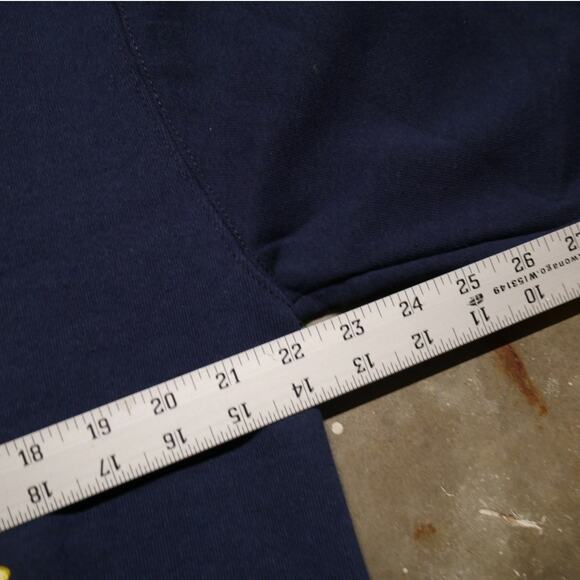 Vintage Y2K Christmas Sweatshirt - Picture 4 of 6